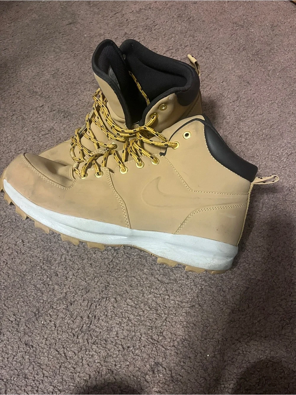 Nike Kids Tan and Black Lace-Up Hiking Boots